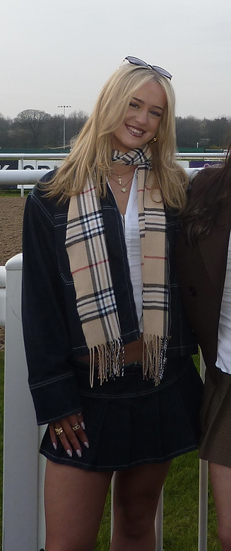 chloe siddons.png