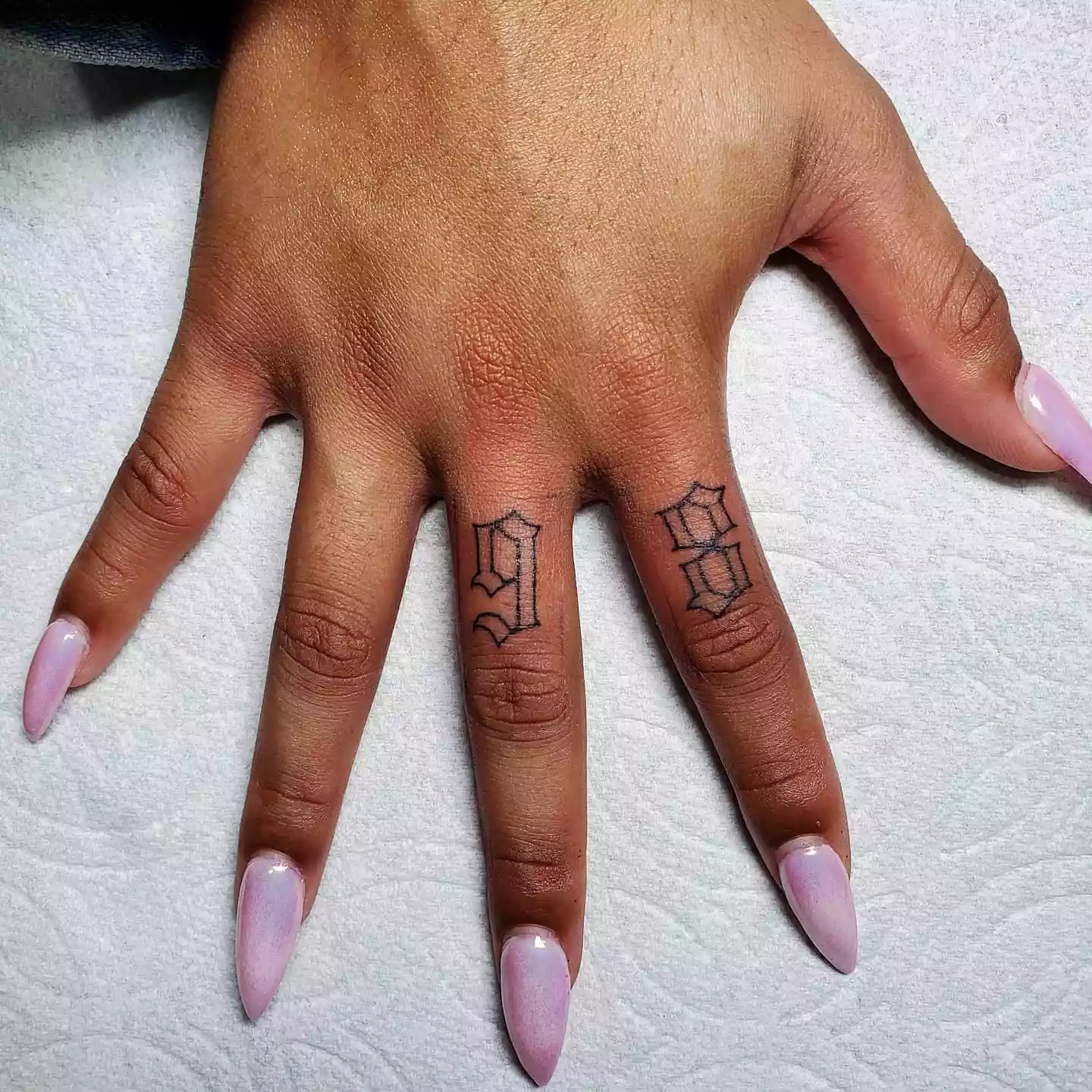 Fingertatueringar för kvinnor tat-too.tv