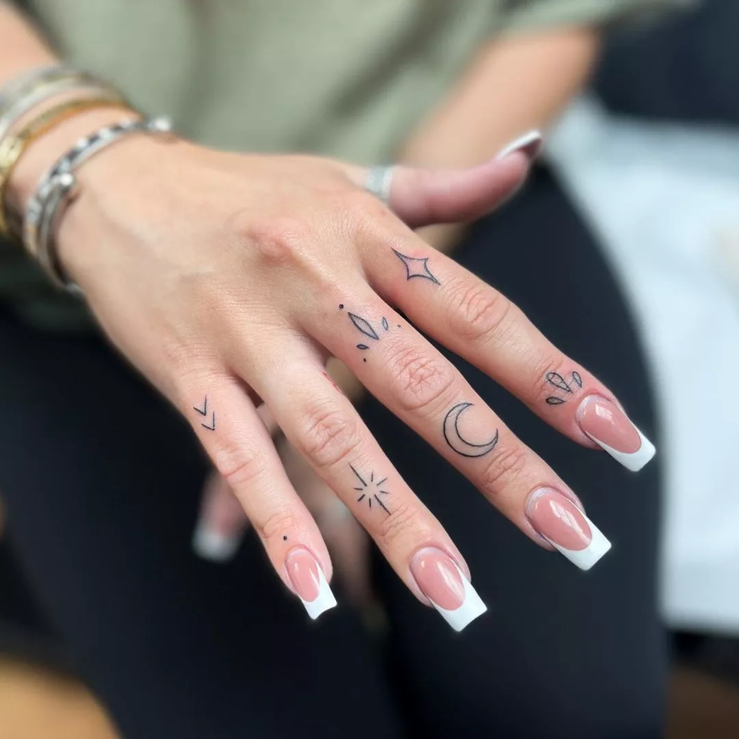 Fingertatueringar för kvinnor tat-too.tv