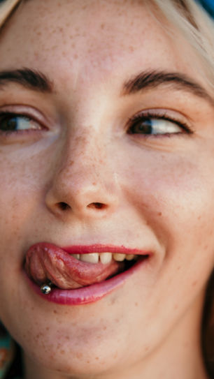 Snake eyes piercing: ce este și ce trebuie să știi înainte