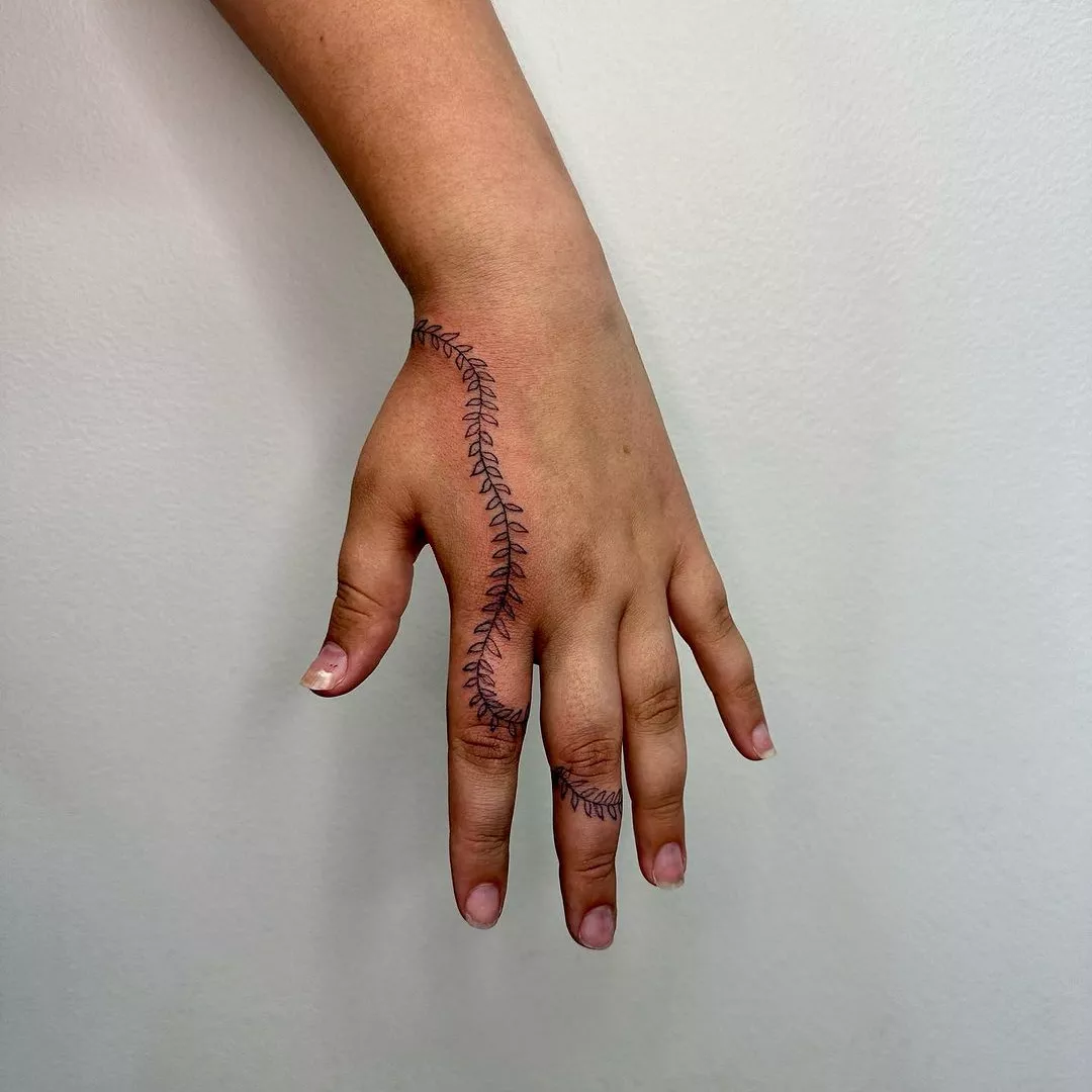 Fingertatueringar för kvinnor tat-too.tv