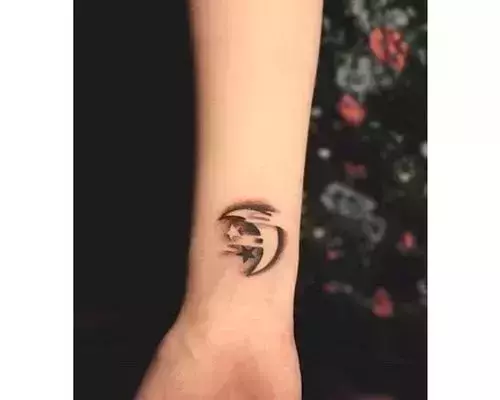 Tatuaje de luna tat-too.tv