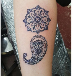 Model Tatuaj punct si virgula