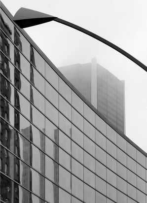 Photographie architecturale : Vue graphique de bâtisse du centre-ville de Montréal.

Architectural photography: Graphic view of building in downtown Montreal.