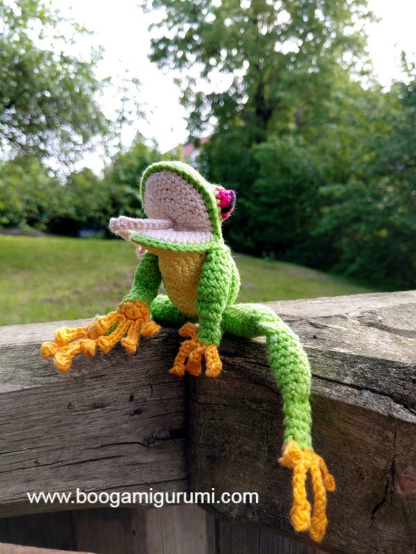 Indexkép: Frankie a béka élethű amigurumi horgolásminta crochet frog pattern