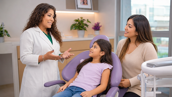 doctora erika elescano en consulta dental.png