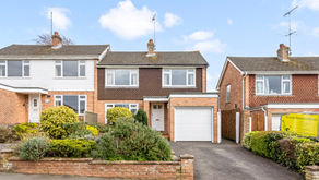 🆕New Listing✨Set in a highly desirable cul-de-sac, this semi-detached house offers a fantastic opportunity to update while already benefitting from three double bedrooms, ...