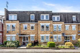 A purpose built one bedroom first floor leasehold flat, conveniently located close to shops, countryside pathways and nearby Hassocks Mainline Station. Well presented flat and with newly installed PVCu windows,  offered to the market with no onward chain.  An ideal first time buyers starter home or investment opportunity.