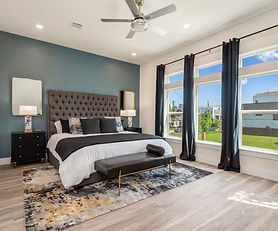 Spacious modern 3-bedroom home in Houston’s Midtown district featuring elegant interiors, multiple bathrooms, comfortable living spaces, and convenient access to downtown attractions.