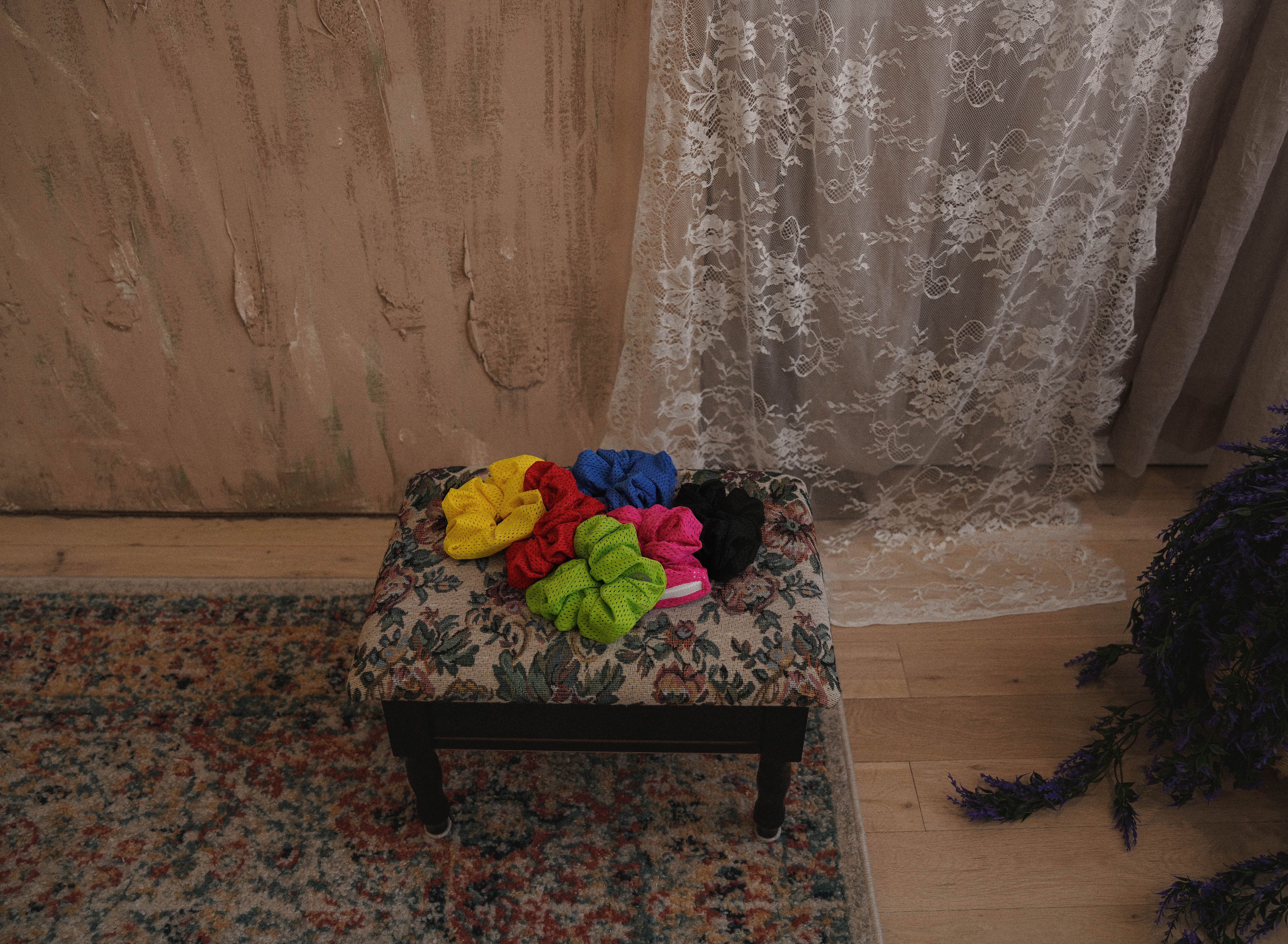 PACK BUNDLE ZIPPER SCRUNCHIES- SPORTS MESH (GLOW IN THE DARK LOGO) 1 PER COLOR6