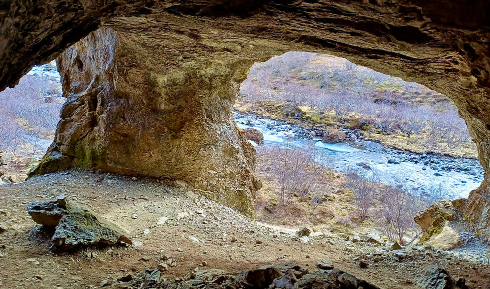 Höhle bei Glymur
