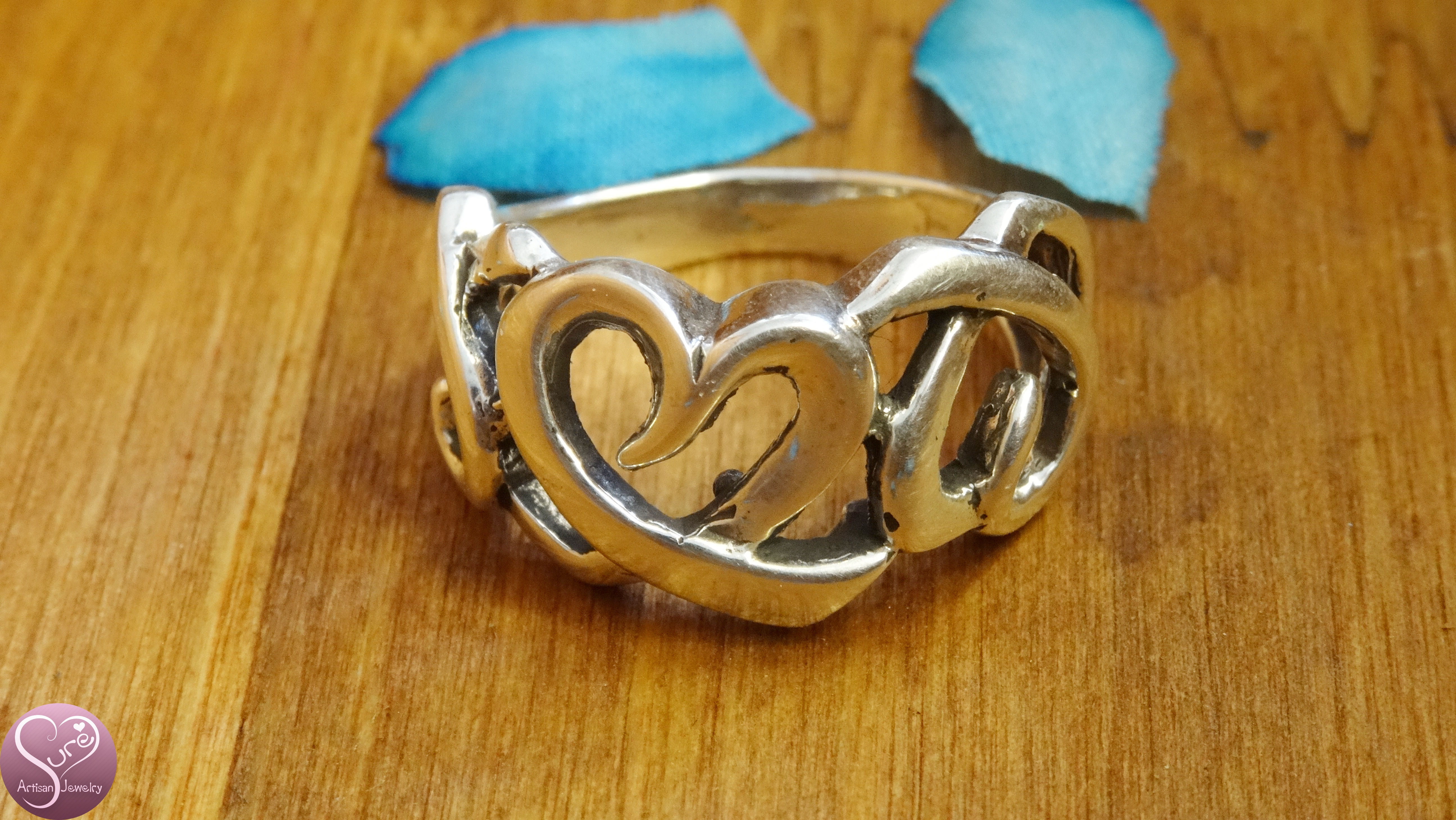 26.- Anillo de Corazones / Hearts Ring