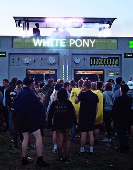 Tuborgs "Ghetto blaster" - mobile concert stage at Roskilde Festival