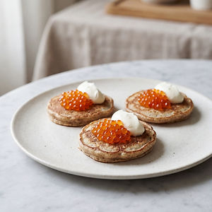 Blinis med lakserogn og pisket crème fraîche