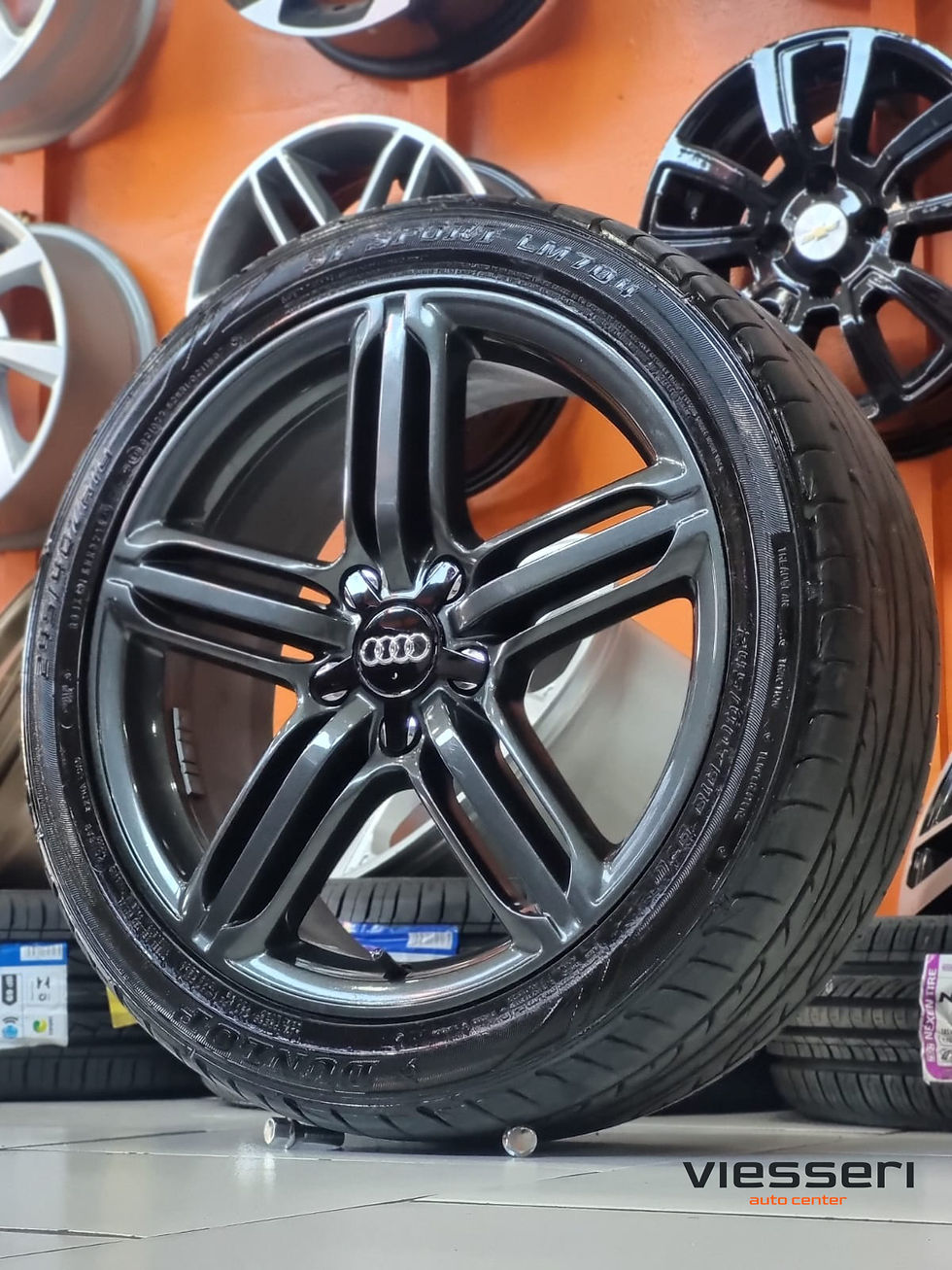 Miniatura: Jogo de rodas e pneus usados - Original Audi S3 - aro 18 + Pneus Dunlop e Delint