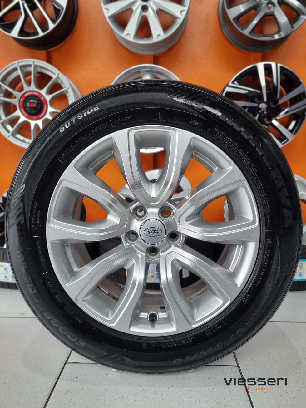 Jogo de rodas e pneus usados - Original Land Rover - aro 18 + Pneus Minerva