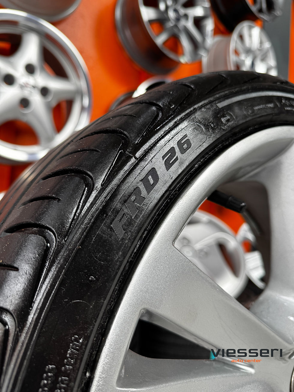 Miniatura: Jogo de rodas e pneus usados - KRMAI R21 - Golf Europeu - aro 17 + Pneus Farroad