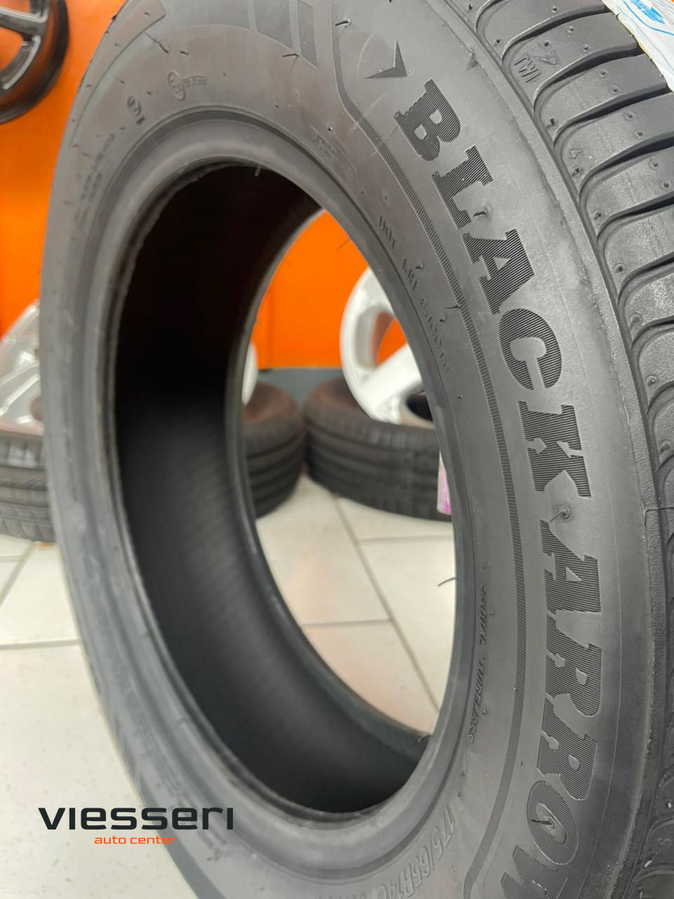 Miniatura: Pneu 175/65R14 BlackArrow 