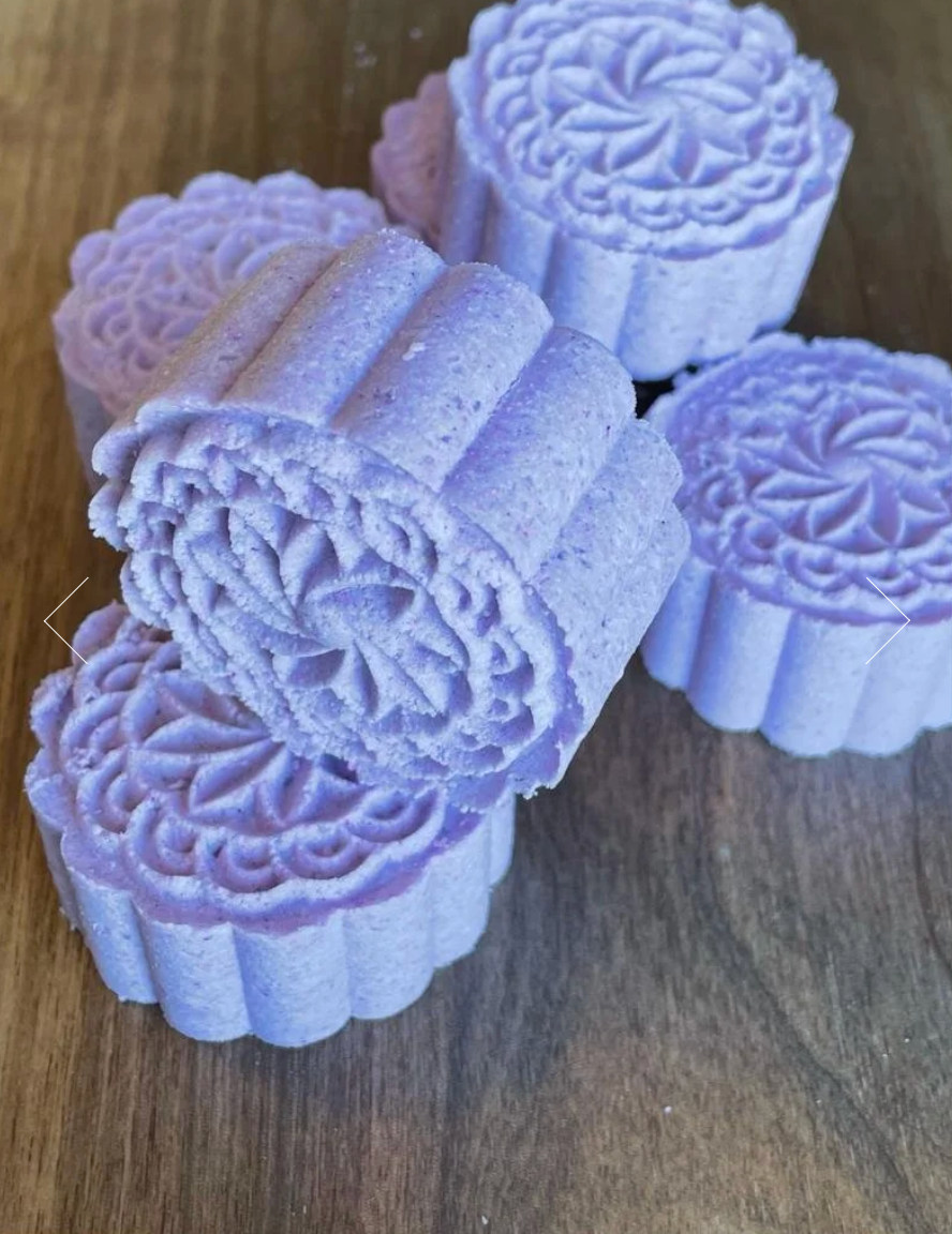 Thumbnail: Luxury Peppermint Foot Soak Puck
