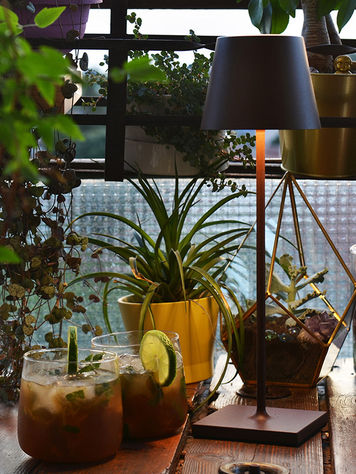 Dimming Wireless Table Lamp