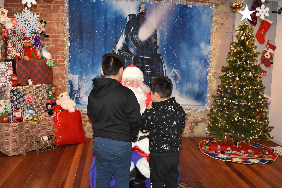 HUNE Holiday Event / Evento festivo de HUNE 2022