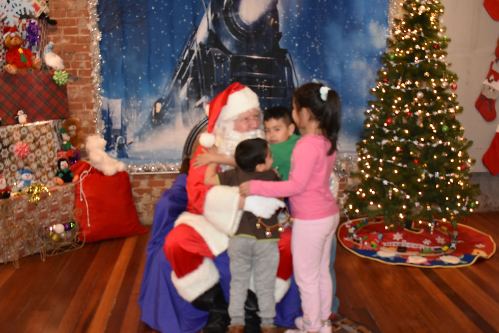 HUNE Holiday Event / Evento festivo de HUNE 2022