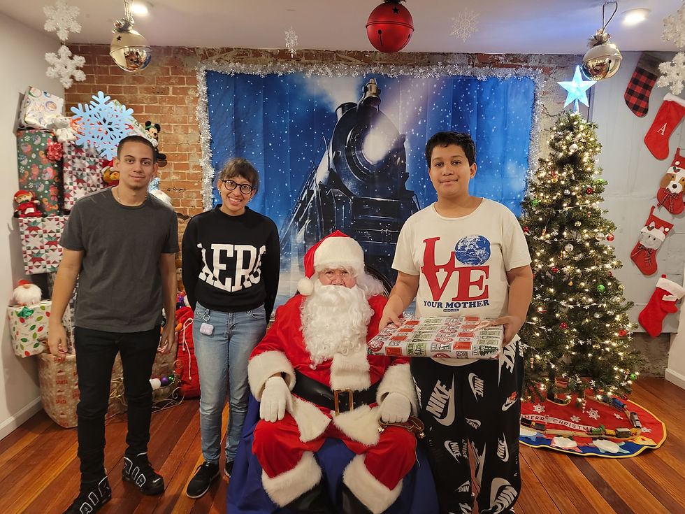 HUNE Holiday Event / Evento festivo de HUNE 2022