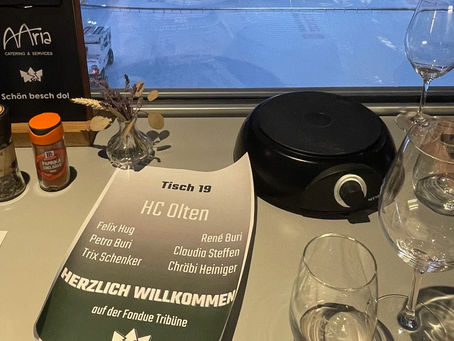 7. Jahresanlass der Freundinnen und Freunde des Landhockey - zu Gast auf der Fondue-/Raclette-Tribüne beim EHC Olten