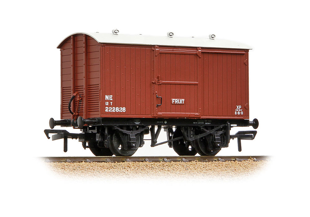 #*# LNER 12T Ventilated Fruit Van LNER Bauxite