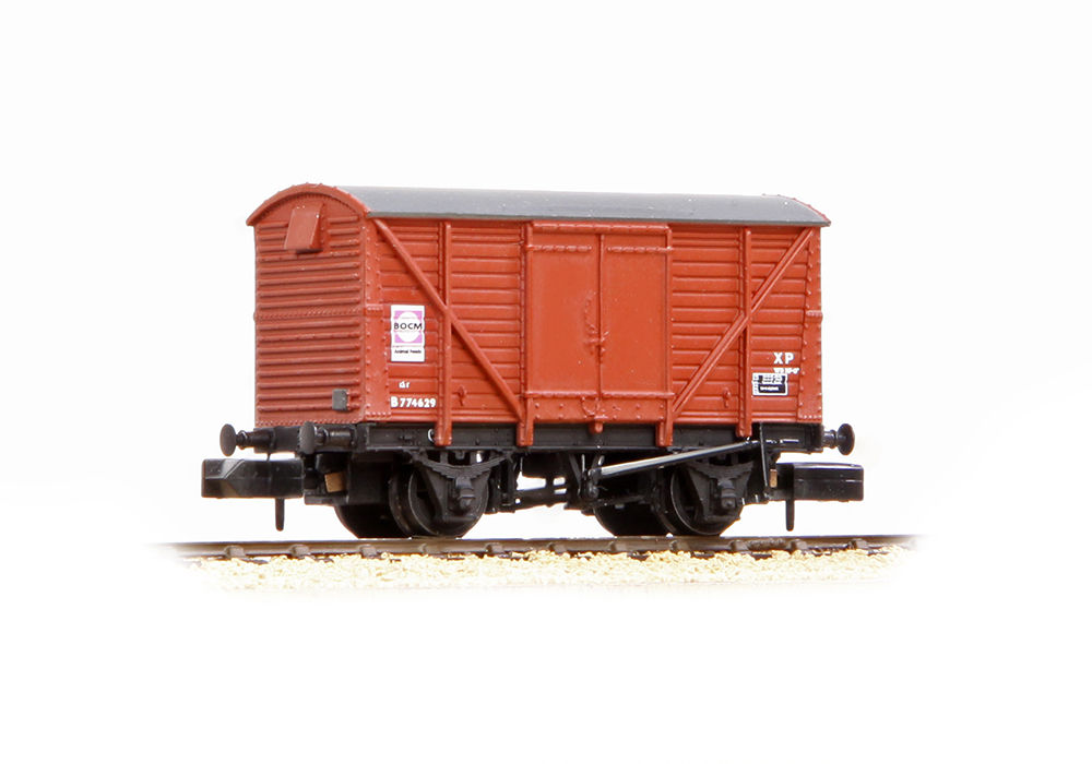 #*# BR 12T Ventilated Van with Plywood Doors 'BOCM Animal Feeds'