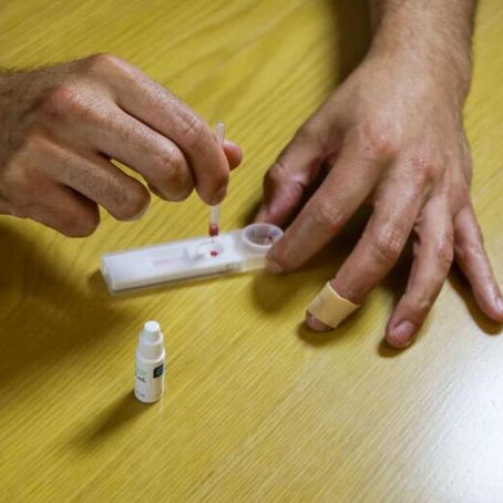 Cali contará con la primera máquina dispensadora de autotest de VIH, condones y lubricantes