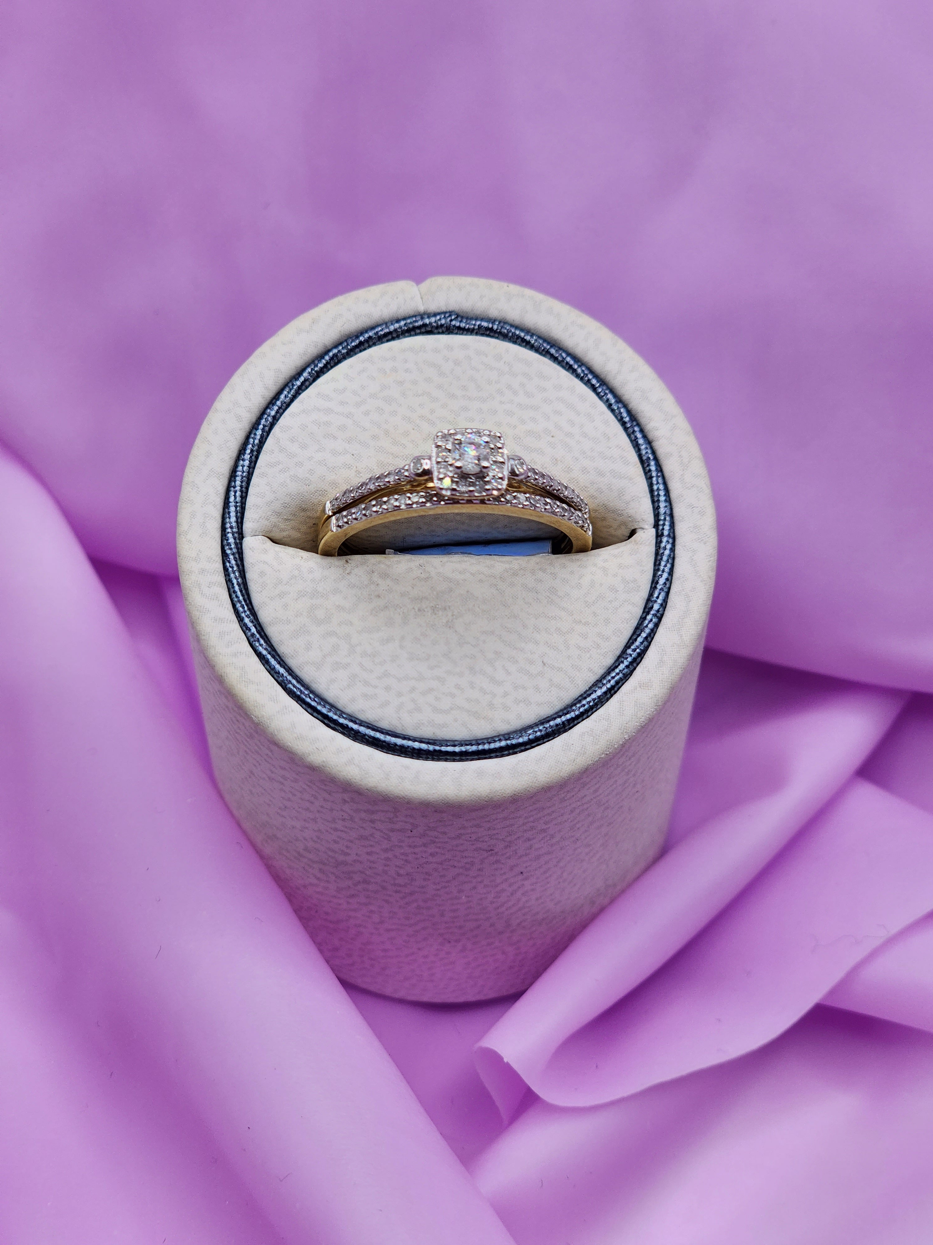 10k Yellow Gold with 0.26 CTW Diamond.