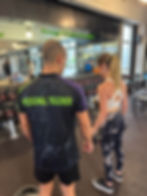 Personal Trainer che allena una cliente
