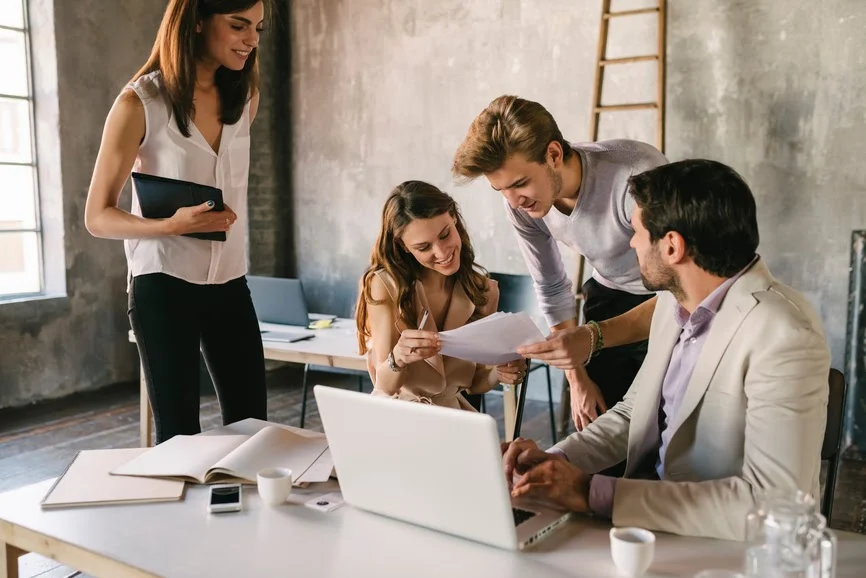 Bạn đang cố gắng giải quyết vấn đề gì? Ai sẽ hưởng lợi từ giải pháp của bạn? Làm thế nào để tạo ra giá trị cho họ?