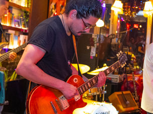 Discovering Bars in Queens New York with Live Music: A Night at The Rabbit Hole NYC