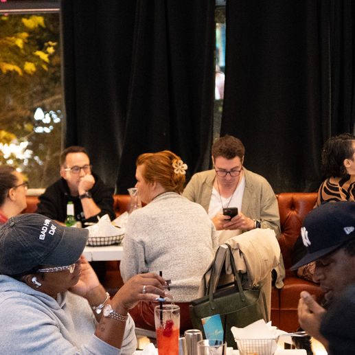 Bottomless Brunch LIC, A Weekend Tradition at Dive Bar