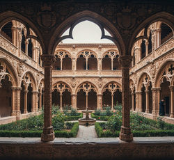 Monastery of San Juan de los Reyes ( Cloister of San Juan de los Reyes monastery with Gothic carving