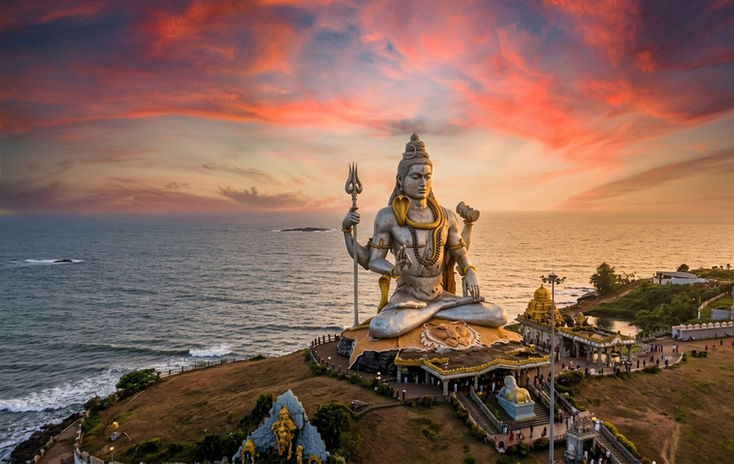 Murudeshwar Shiva statue overlooking Arabian Sea in Karnataka