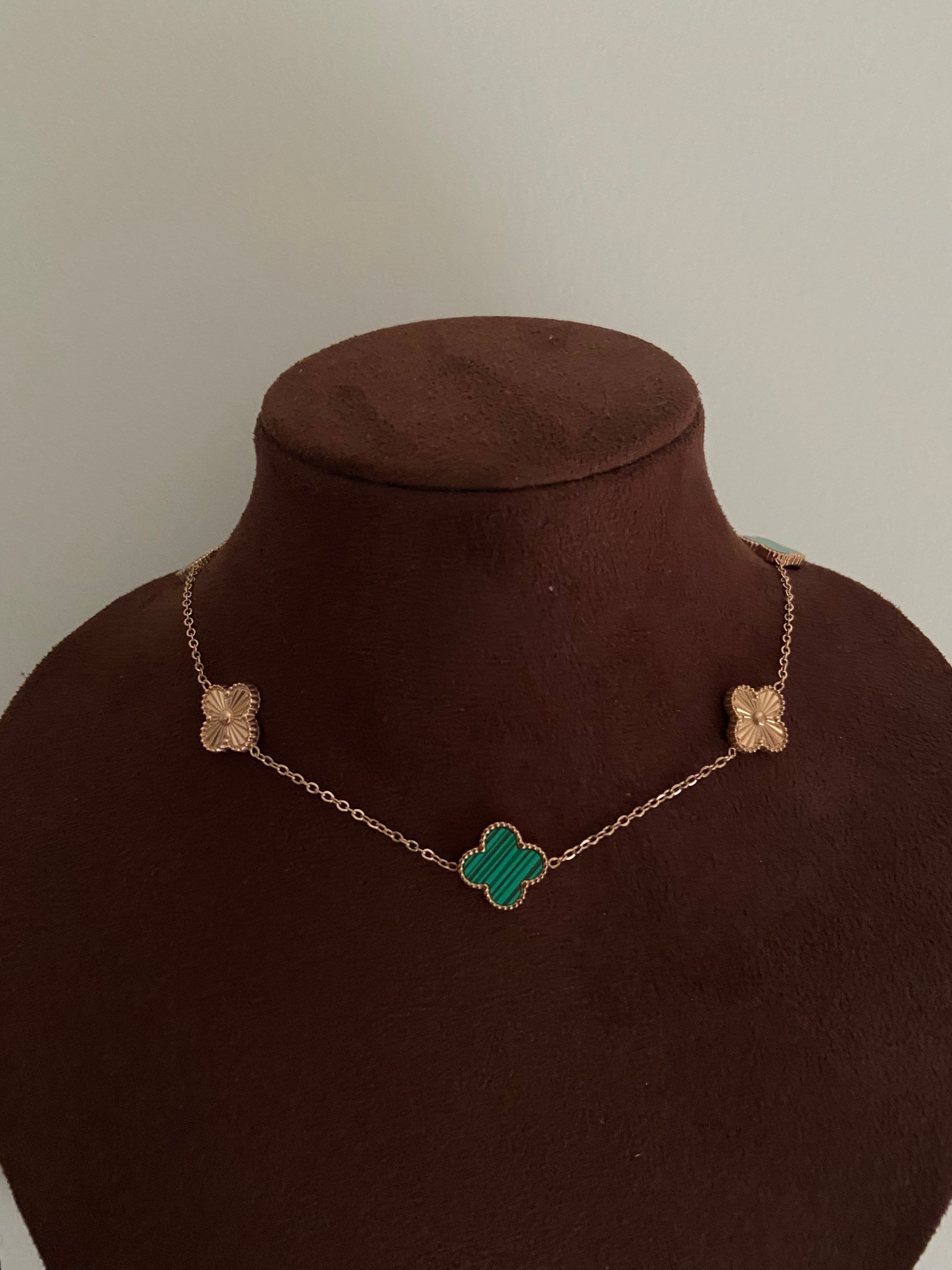 Green clover necklace