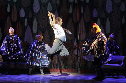 In Review: Velasco and Burns "brilliant" in hilarious "Il barbiere di Siviglia"