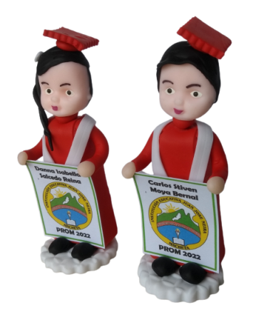 recordatorios de grado elaborados en porcelanicrón TOGA BIRRETE DIPLOMA