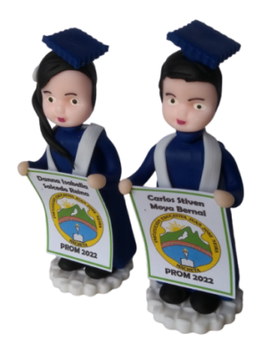 recordatorios de grado elaborados en porcelanicrón TOGA BIRRETE DIPLOMA