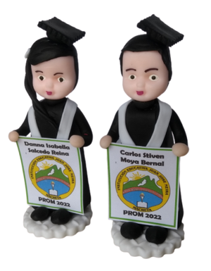 recordatorios de grado elaborados en porcelanicrón TOGA BIRRETE DIPLOMA