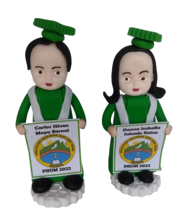 recordatorios de grado elaborados en porcelanicrón TOGA BIRRETE DIPLOMA