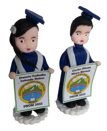 recordatorios de grado elaborados en porcelanicrón TOGA BIRRETE DIPLOMA