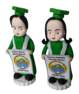 recordatorios de grado elaborados en porcelanicrón TOGA BIRRETE DIPLOMA