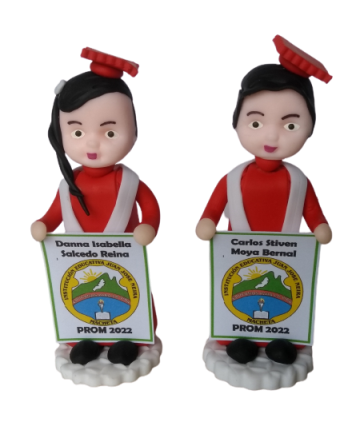 recordatorios de grado elaborados en porcelanicrón TOGA BIRRETE DIPLOMA