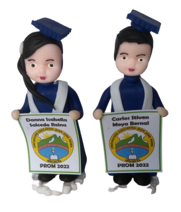 recordatorios de grado elaborados en porcelanicrón TOGA BIRRETE DIPLOMA