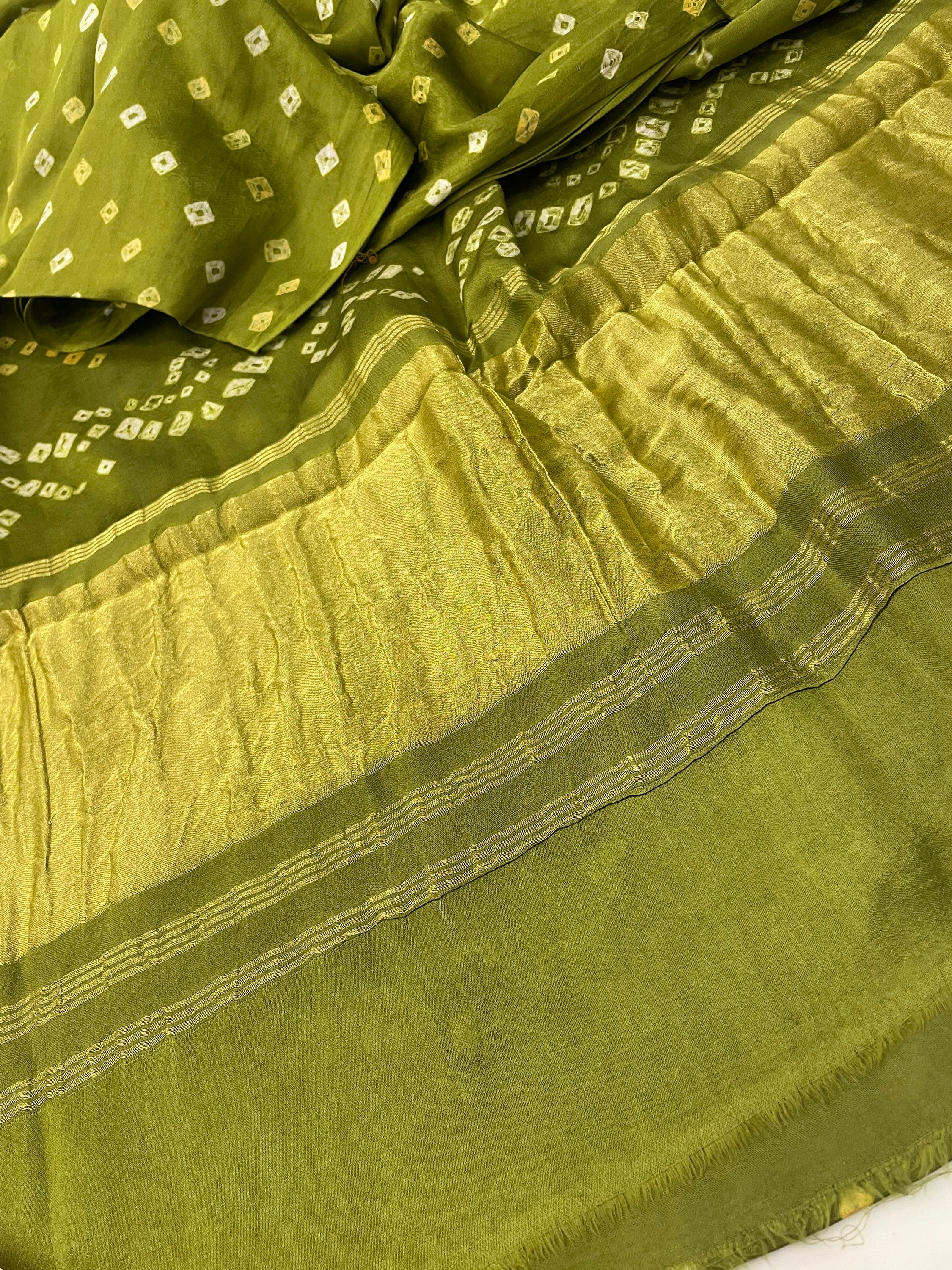 Gajji Silk with Bandhni print Lagdi Patta pallu