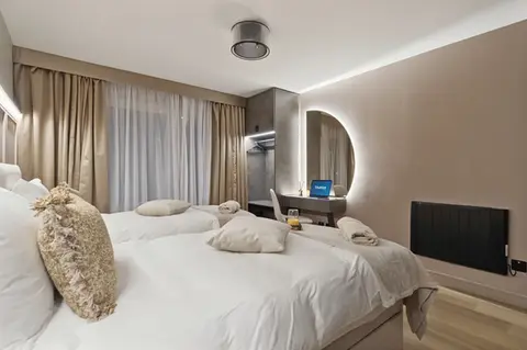 Glasgow, West End Flat